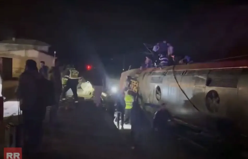 Dva voza iskočila iz šina u Španiji, ima povrijeđenih