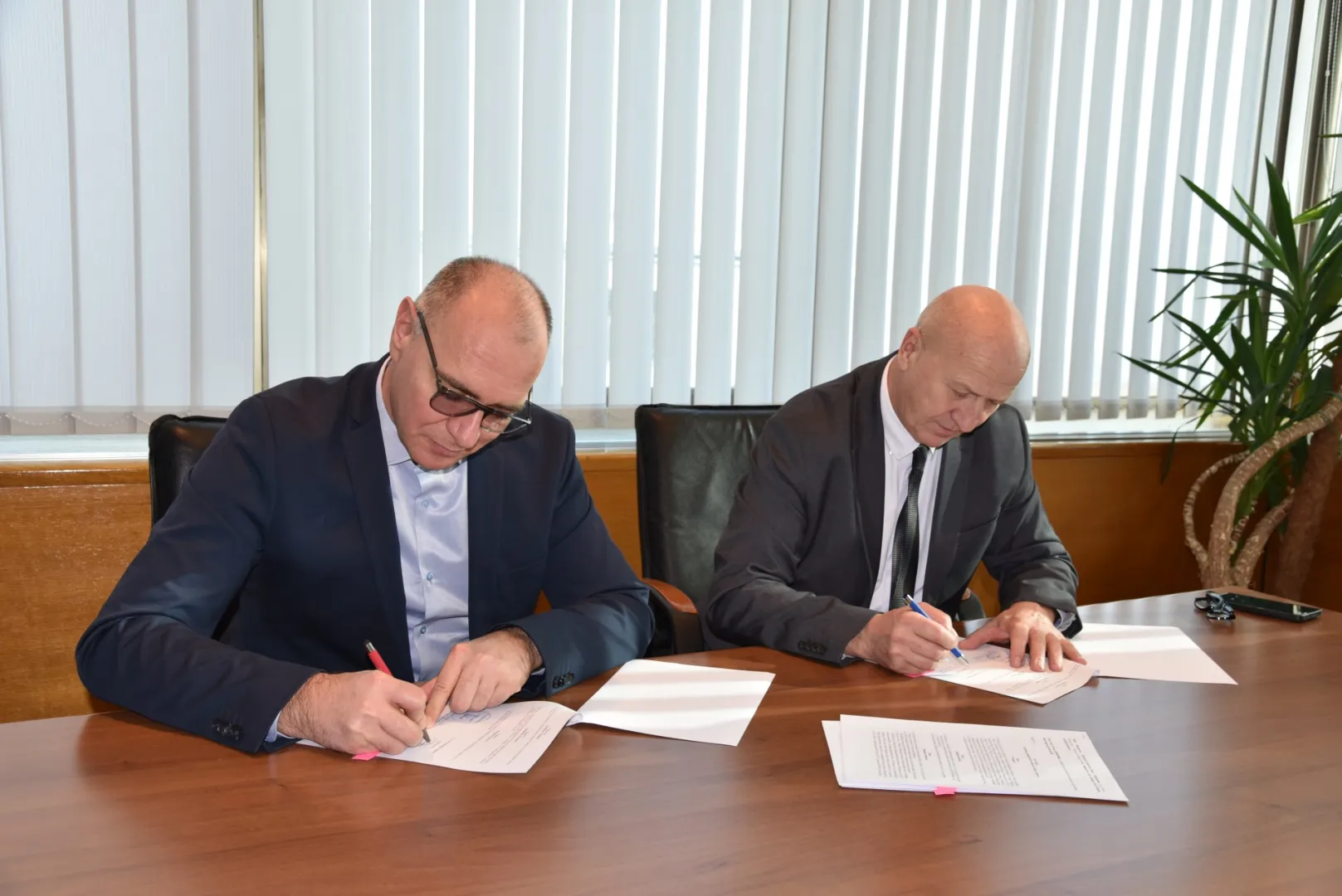 Potpisani ugovori za sanaciju šteta od požara: 700.000 KM Tuzli i 300.000 Vlasenici