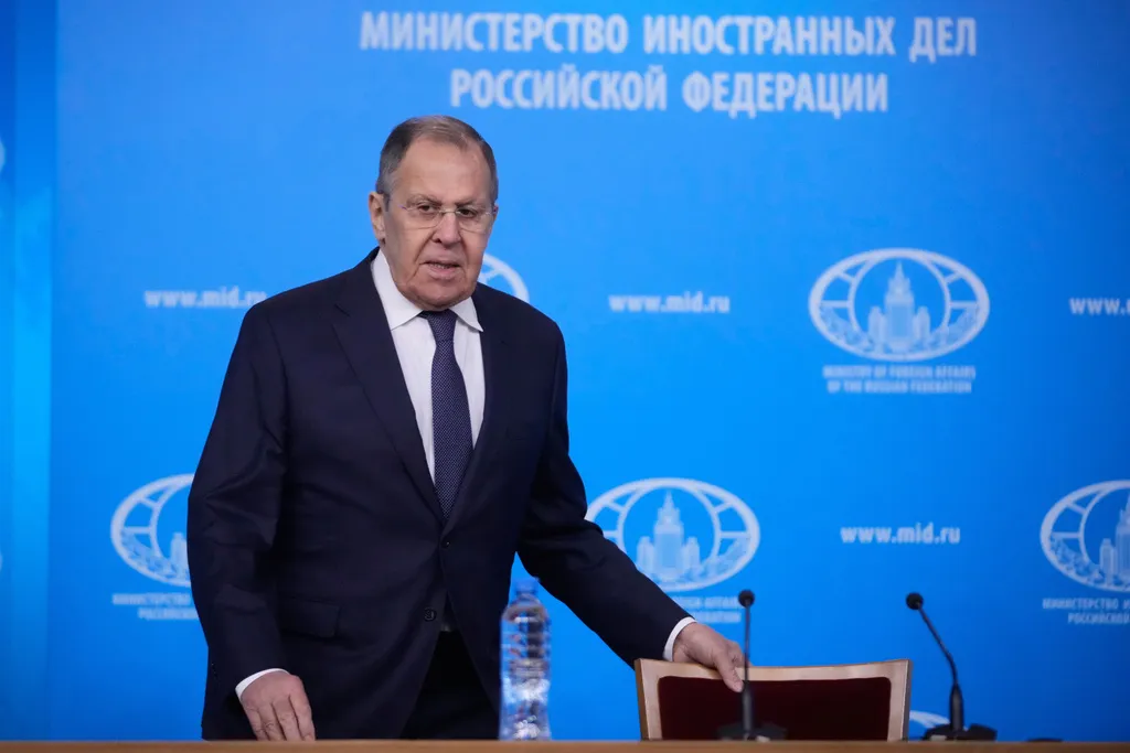 Lavrov: Srbija treba da preispita odnos prema EU, unija se ozbiljno priprema za rat sa Rusijom