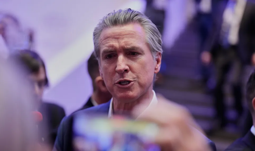 Guverner Kalifornije iz Davosa poručio Evropi: Jadni ste