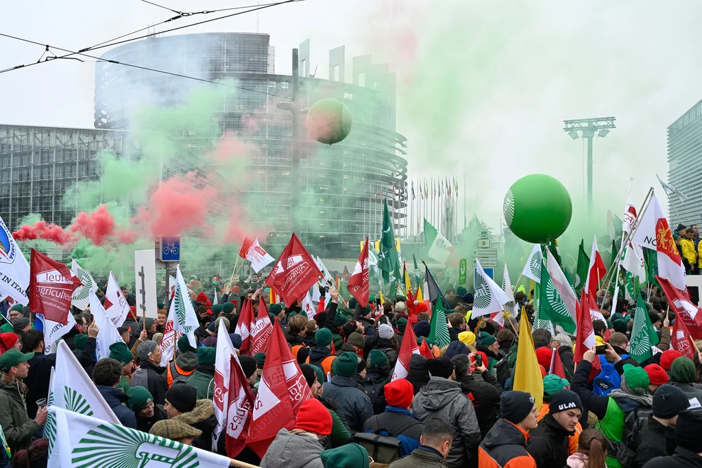 Poljoprivrednici na ulicama Strazbura zbog sporazuma o slobodnoj trgovini