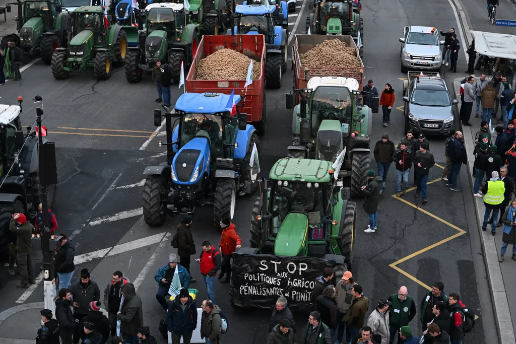 Hiljade poljoprivrednika protestuju protiv trgovinskog sporazuma EU i Mercosura uoči glasanja