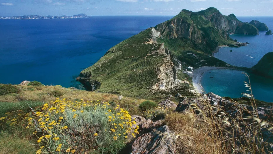 Palmarola - izolovano italijansko ostrvo gdje nema gradova, mobilnog signala, a ni turista