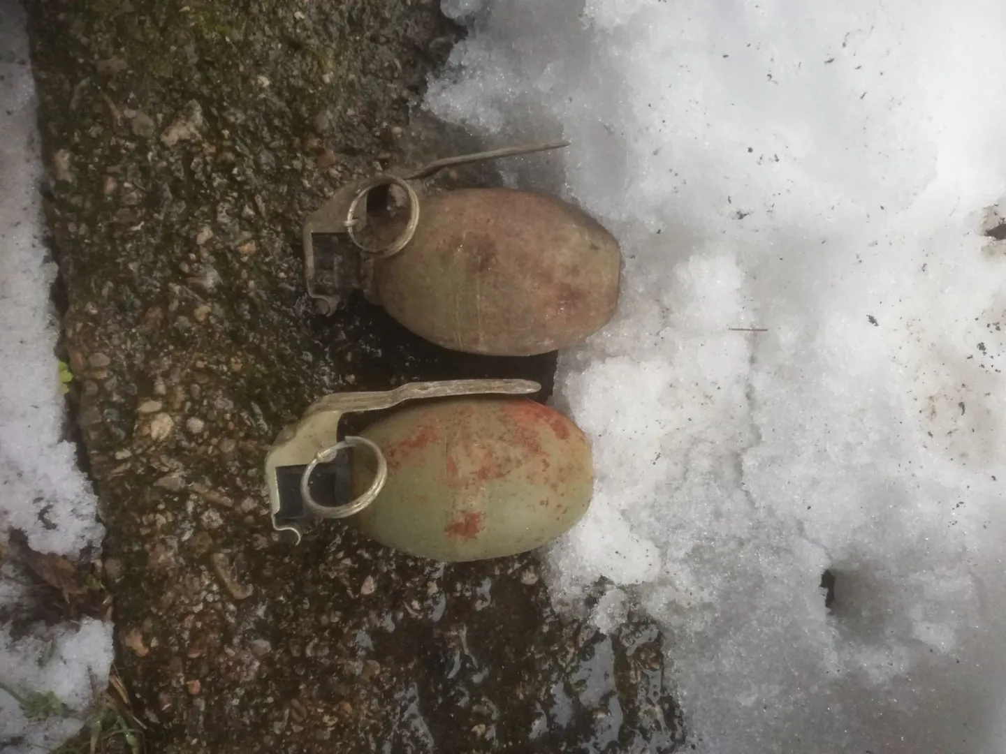 FUCZ: Uklonjeno 31 eksplozivno sredstvo i 394 komada streljiva  Preuzeto sa https://tuzlanski.ba/vijesti/bih/uklonjeno-31-eksplozivno-sredstvo-i-394-komada-streljiva-u-zivinicama-banovicima-zenici-tesnju/1006056