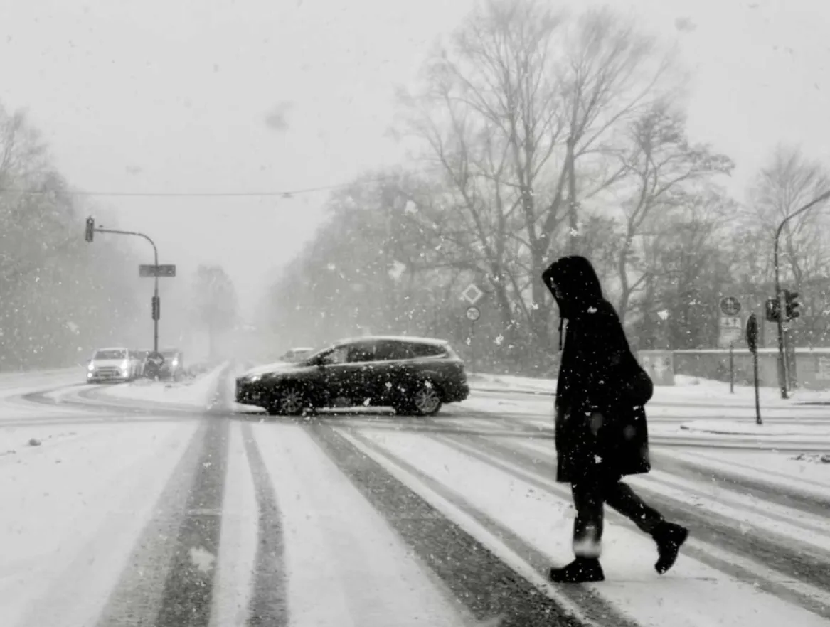 Zimska oluja paralizirala Njemačku: Snijeg, ledena kiša i "crni led"