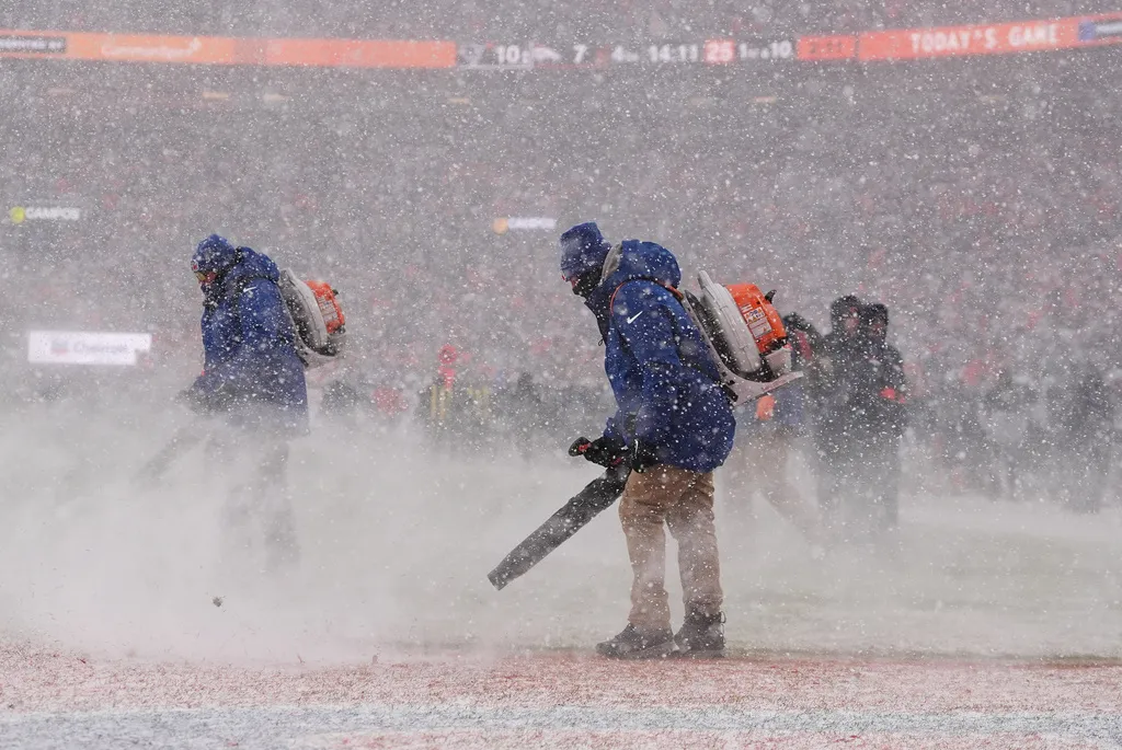 Zimska oluja odnijela je desetine života dok hladnoća traje u centralnom i istočnom dijelu SAD-a