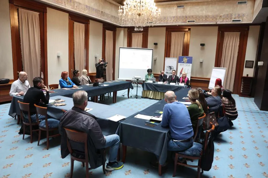 Sve više pritisaka na branitelje ljudskih prava u BiH, Linija za pomoć ostaje aktivna