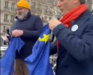 Demonstranti pocijepali zastavu EU u centru Pariza