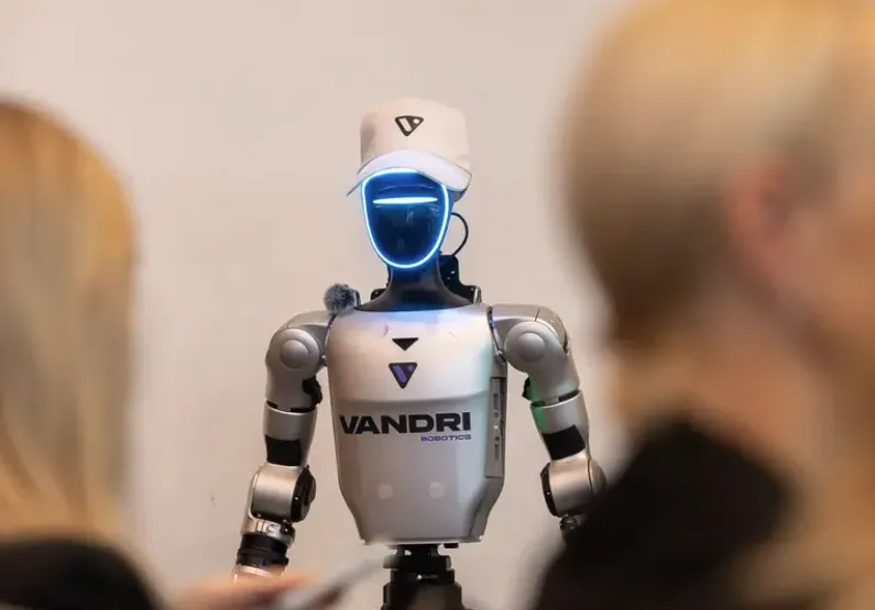 Humanoidni robot stiže u BiH: Prošetat će Starim mostom, Baščaršijom i Banjalukom