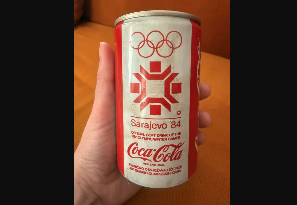 Limenka Coca-Cole u Jugoslaviji prvi put se pojavila na Zimskim olimpijskim igrama u Sarajevu
