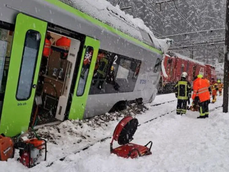 Pet osoba povrijeđeno u prevrtanju voza u Švicarskoj