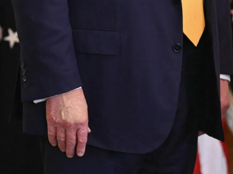 Fotografije iz Bijele kuće potaknule nove špekulacije o Trumpovu zdravlju