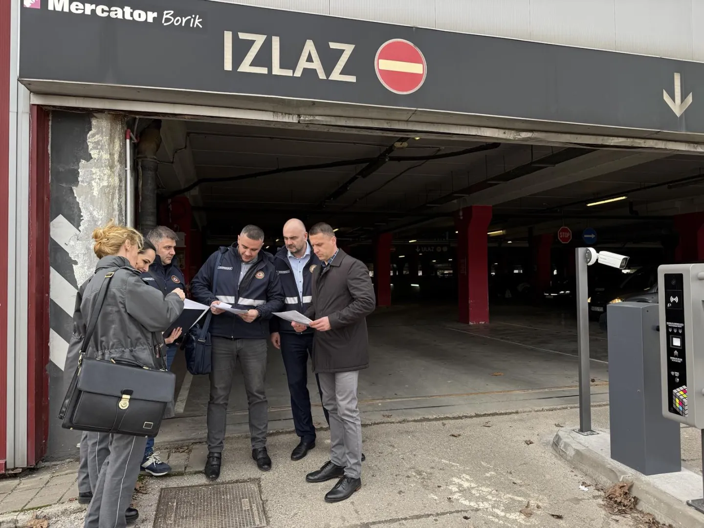 Komunalna policija u banjalučkom "Merkatoru", zabranjena naplata parkinga 