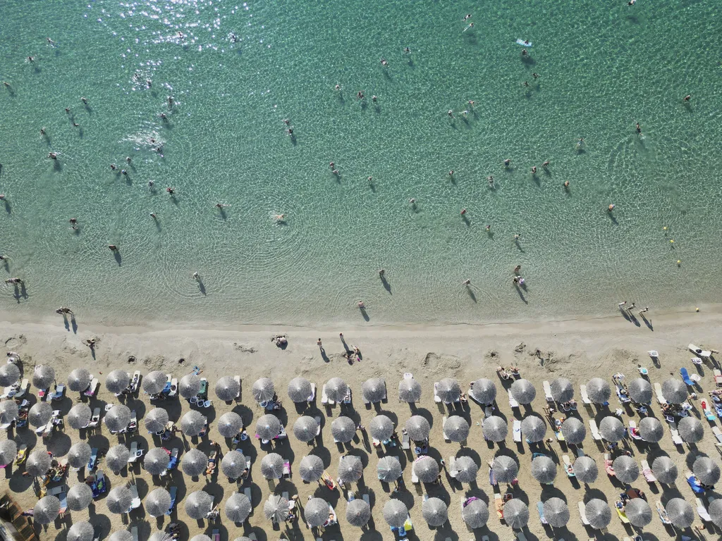 Rekordni dolasci i prihodi od turizma za Grčku u 2025. godini