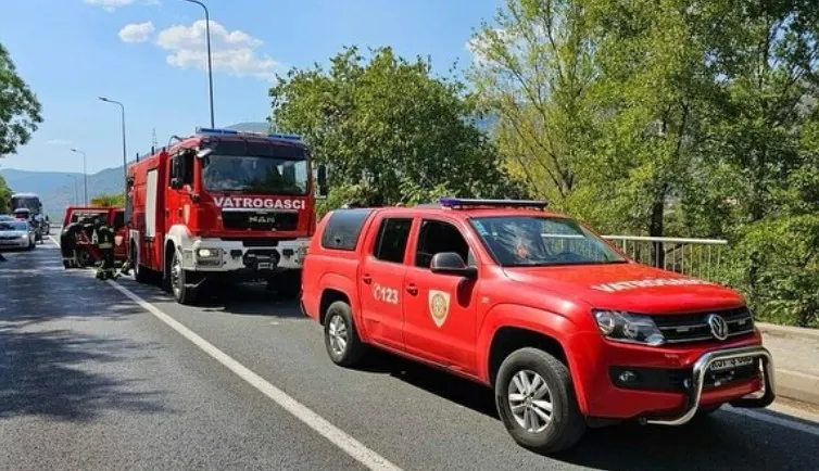 Vatrogasci u Mostaru spasili osobu koja je pala s pećine uz rijeku Neretvu