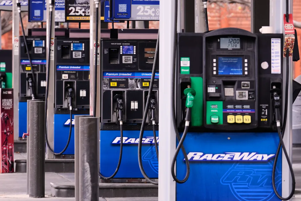 Cijene benzina u SAD skočile su na najviši prosjek od avgusta 2024.