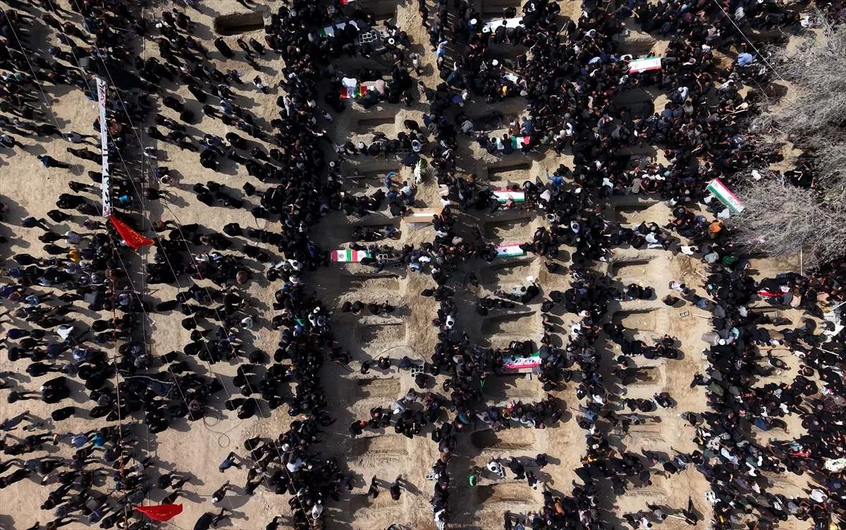 Kolektivna sahrana djevojčica ubijenih u napadu na osnovnu školu u Iranu