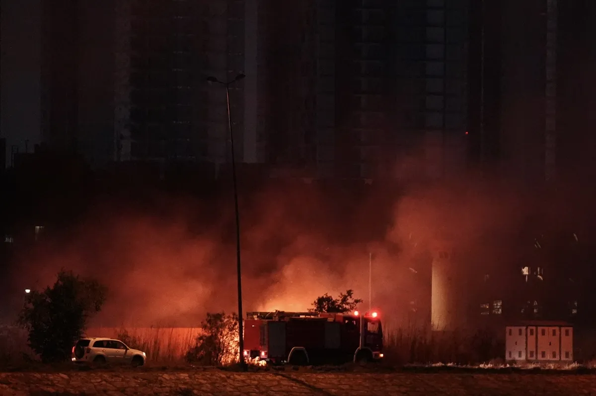 Požar u blizini američke ambasade u Bagdadu nakon napada dronom