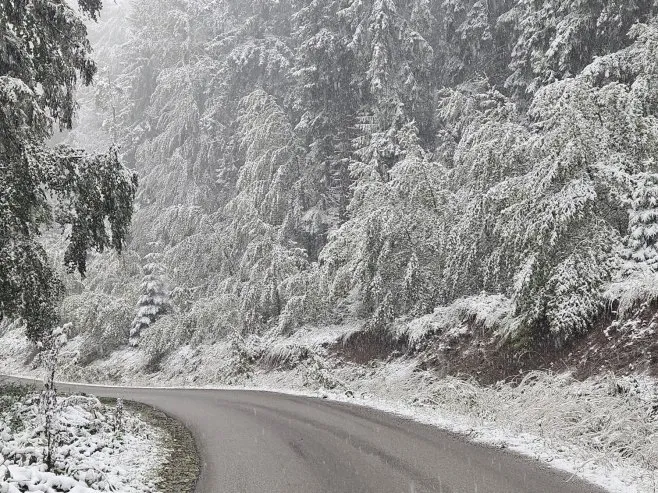 Snijeg širom BiH, na pojedinim dionicama saobraćaj otežan