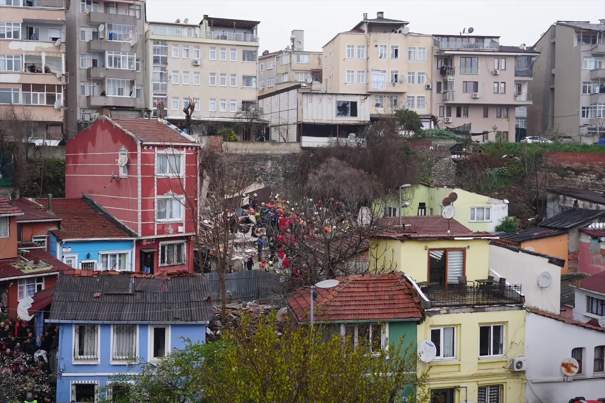 Dvije zgrade se srušile u Istanbulu: Sumnja se na eksploziju plina