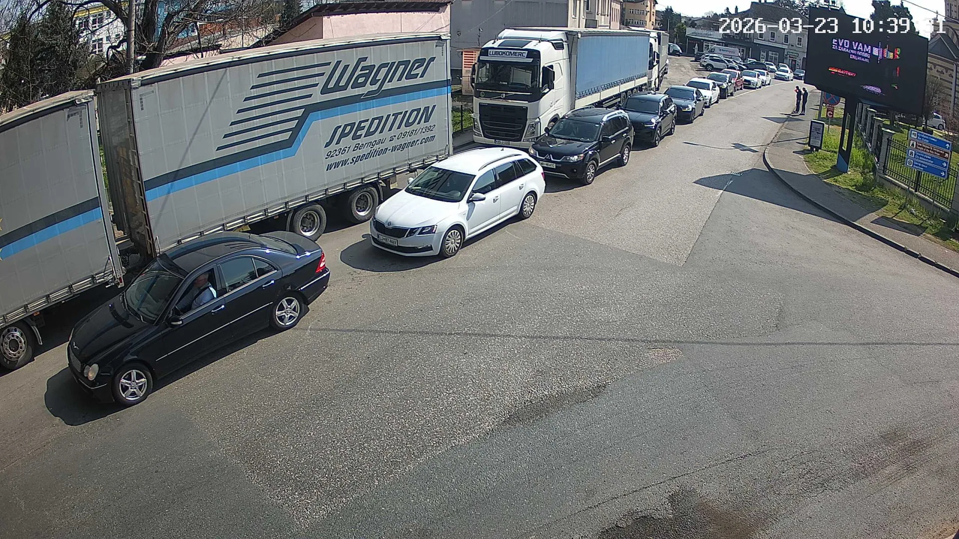 Kolone vozila na izlazu prema Hrvatskoj