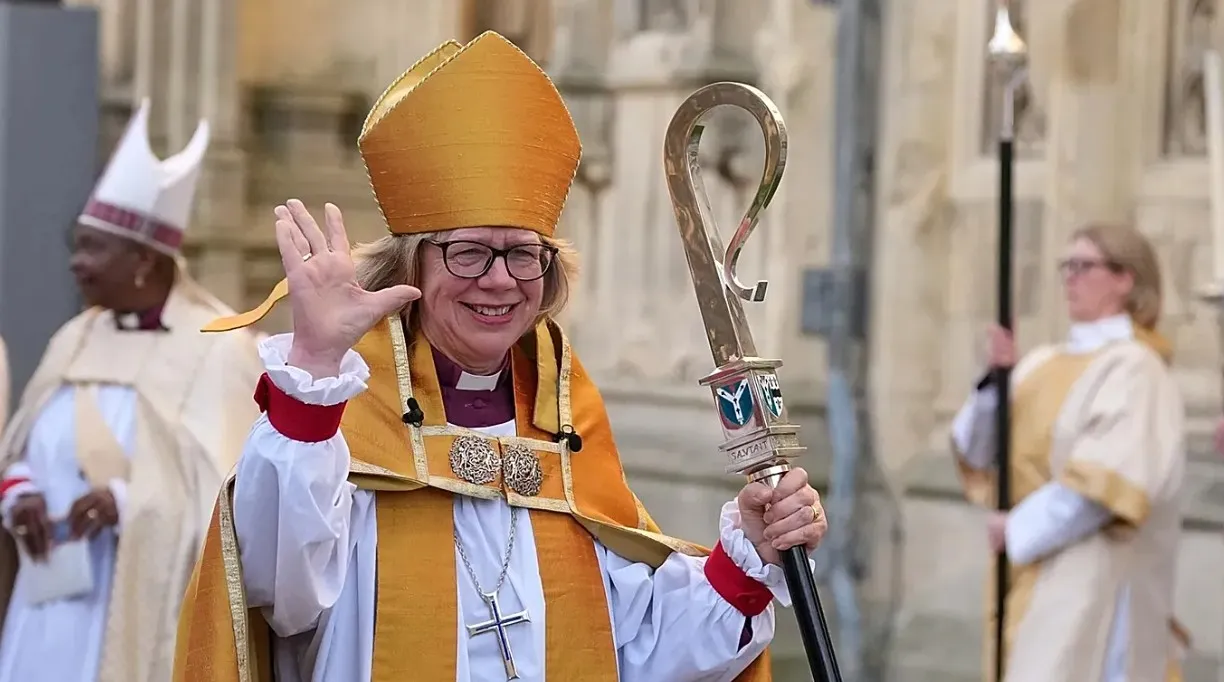 Sarah Mullally ulazi u historiju kao prva žena ustoličena za nadbiskupa Canterburyja
