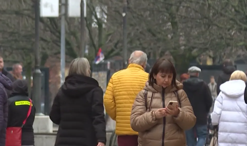 Zbog visokih cijena goriva građani BiH sve češće gase automobile i idu pješke