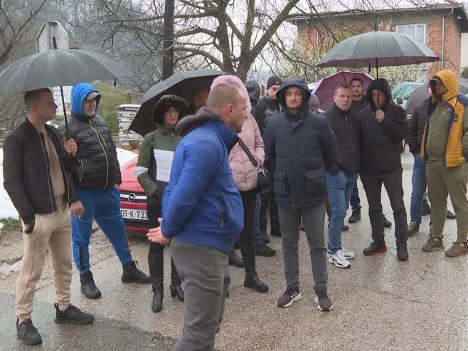 Mještani Donjih Kola održali mirni protest: Struje nemamo, putevi blokirani, Grad nijem na naše pozive