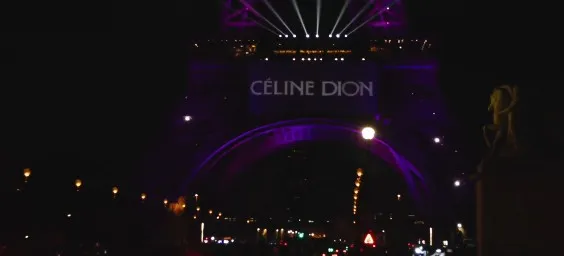 Ajfelov toranj u Parizu osvijetljen povodom povratka Celine Dion na scenu