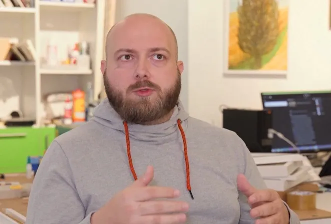 Inspirativna priča iz Banjaluke: Gluhonijemi umjetnik stvara djela i ruši barijere