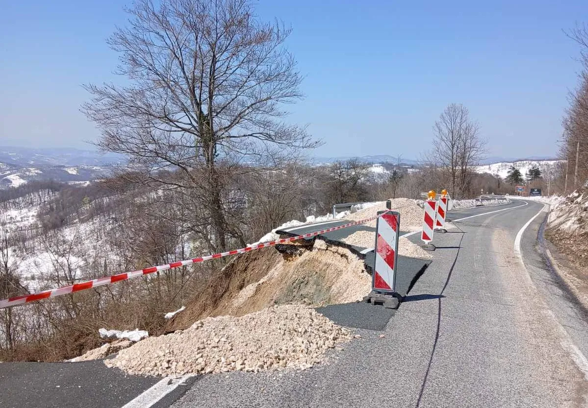 Više puteva potpuno zatvoreno za saobraćaj širom BiH