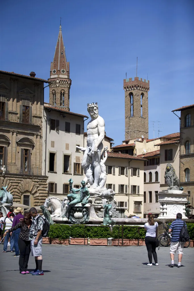 Turistkinja u Firenci oštetila drevnu Neptunovu fontanu: Šteta je 5.000 eura