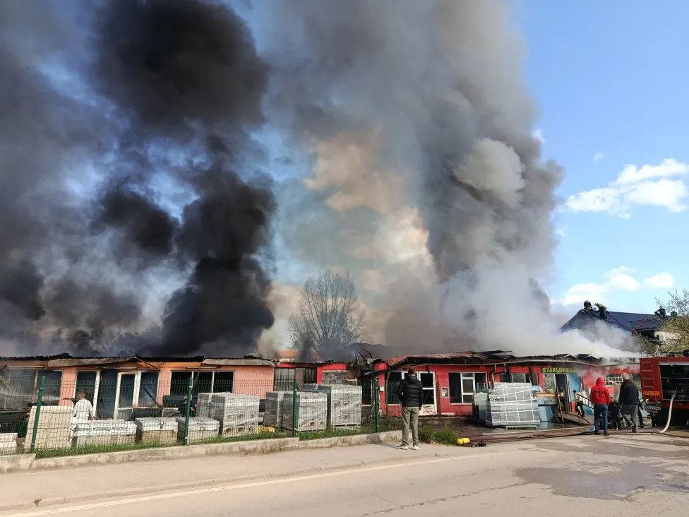 Tri vatrogasna društva i građani učestvovali u gašenju požara u Bugojnu