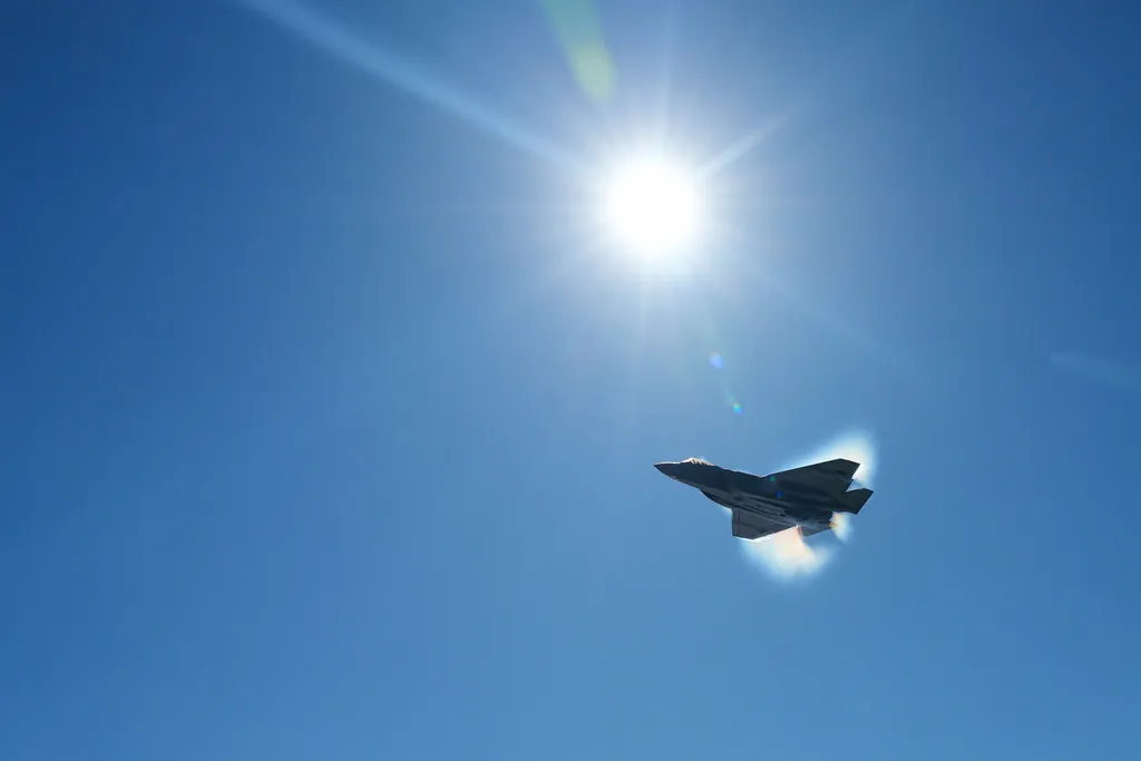 Amerika pojačava prisustvo: "USS George H.W. Bush" stigao u područje odgovornosti CENTCOM-a, tri nosača aviona u regionu