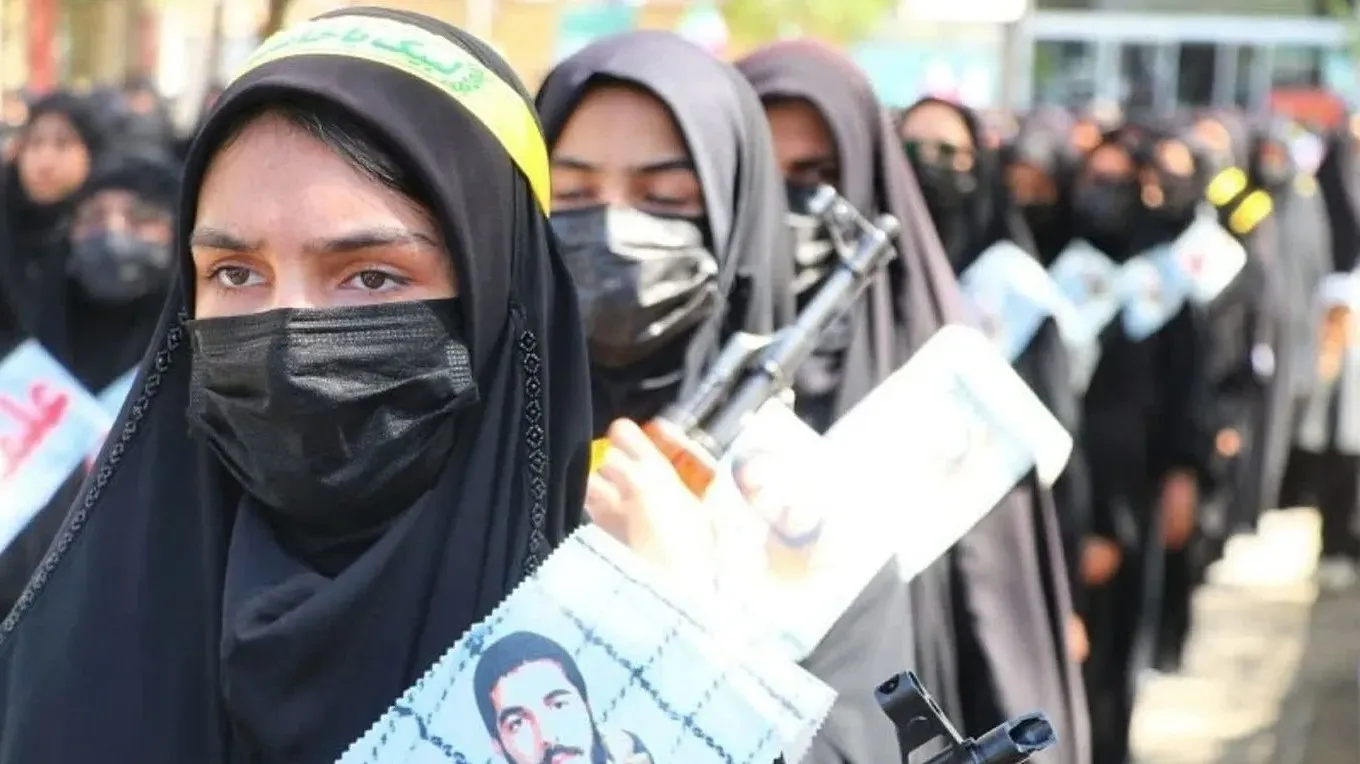 Snimci naoružanih žena u Iranu izazvali sumnje: Propaganda ili AI manipulacija?