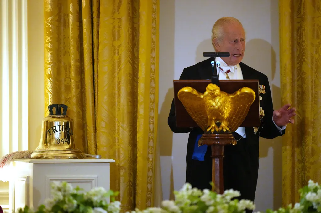Kralj Charles poklonio Trumpu zvono sa podmornice "Trump" iz Drugog svjetskog rata