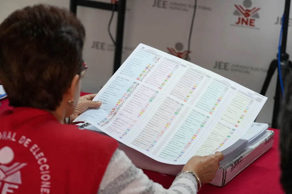 Peru traži reviziju izbora, glasovi nisu prebrojani od 12. aprila