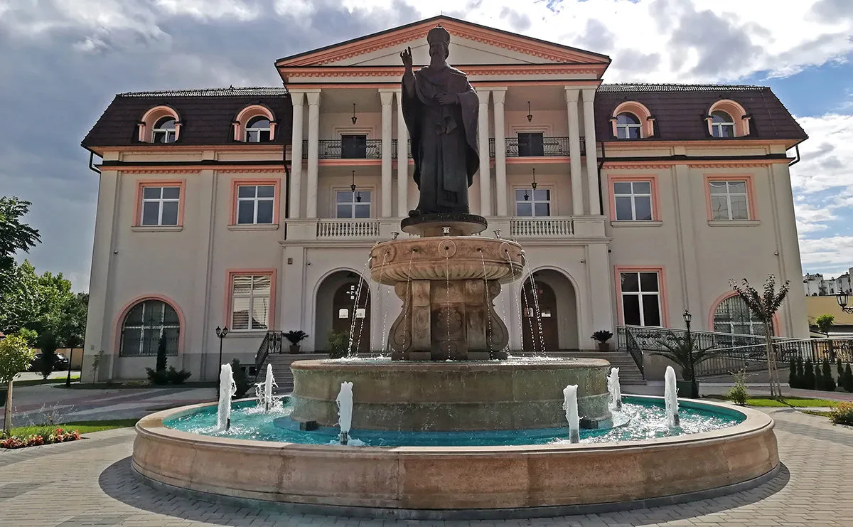 Ikone iz Svete zemlje, fotografije prvog javnog vješanja u serijalu Nepoznata Evropa