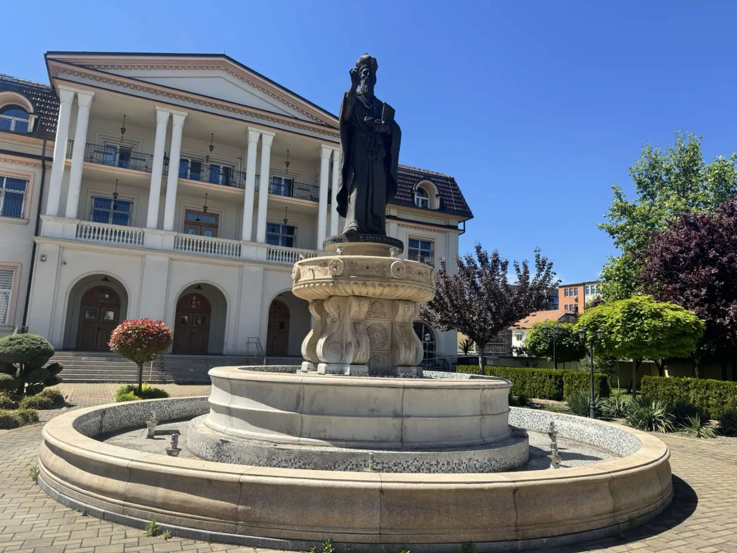 Ikone iz Svete zemlje, fotografije prvog javnog vješanja u serijalu Nepoznata Evropa
