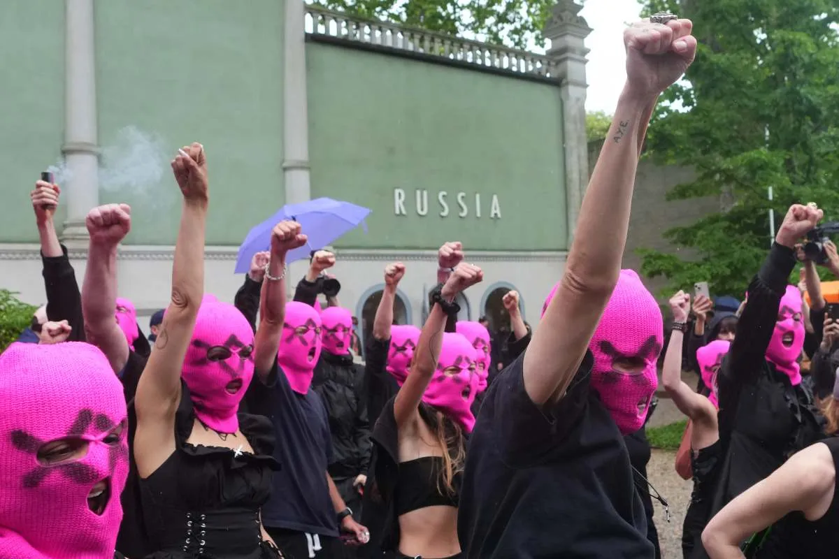 Aktivisti "Pussy Riot" upali u prostor ruskog paviljona na bijenalu u Veneciji