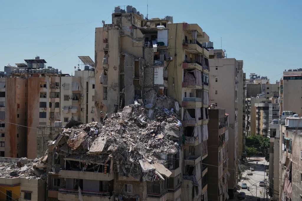 IDF izdao evakuaciona upozorenja i izveo udare na Hezbolah u južnom Libanu