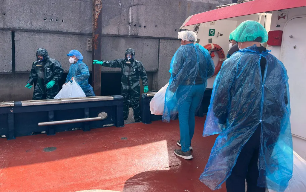 Evakuisani putnici sa kruzera na kojem je hantavirus odnio tri života