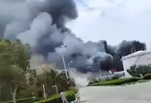 UAE bombardovali naftnu rafineriju u Iranu, Teheran odgovorio