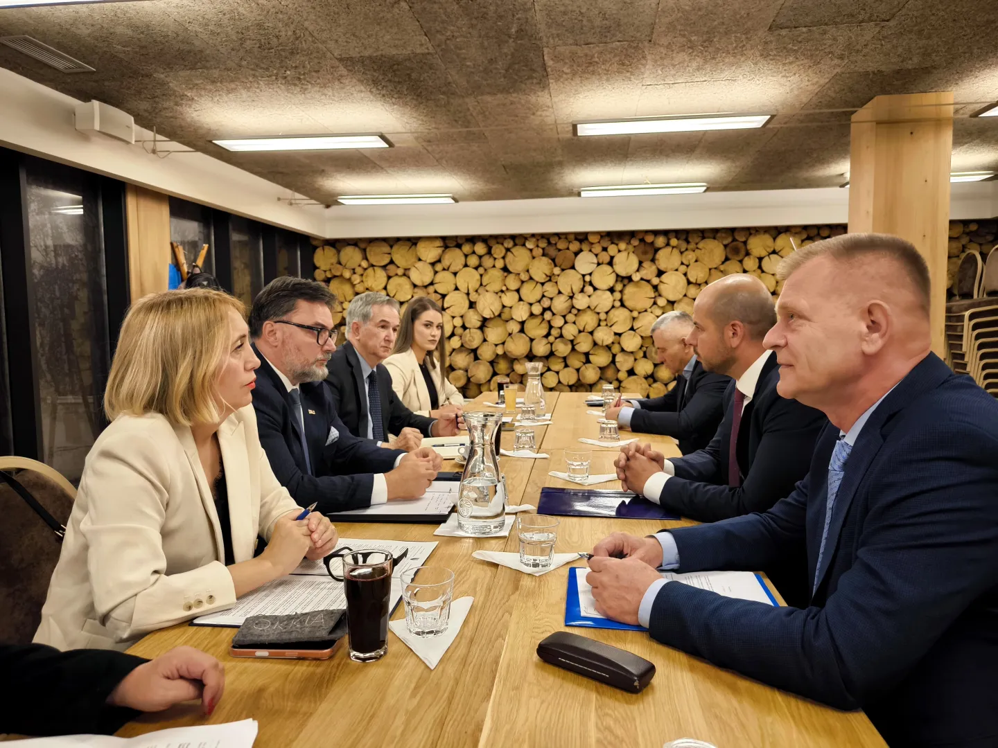 Ministri i UIO razgovarali kako da u BiH oporezuju Booking i druge slične platforme