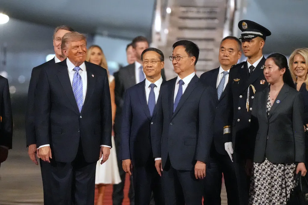 Trump doputovao u Kinu u prvu zvaničnu posjetu nakon devet godjna: Trgovina, Iran i Tajvan u fokusu