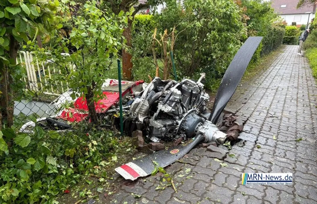 Avion se srušio na stambeno područje u Njemačkoj, dvije osobe poginule