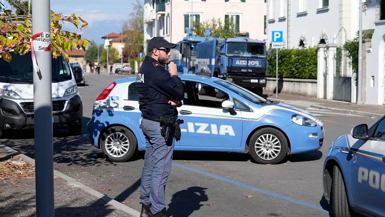 Nekoliko osoba povrijeđeno nakon što se automobil zabio u gomilu u italijanskoj Modeni