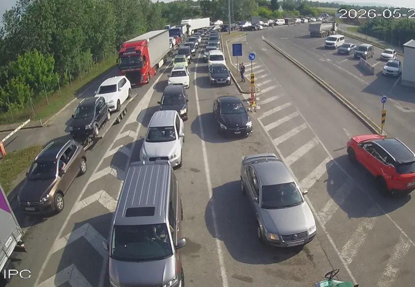 Gužve na graničnim prelazima Gradiška i Gradina