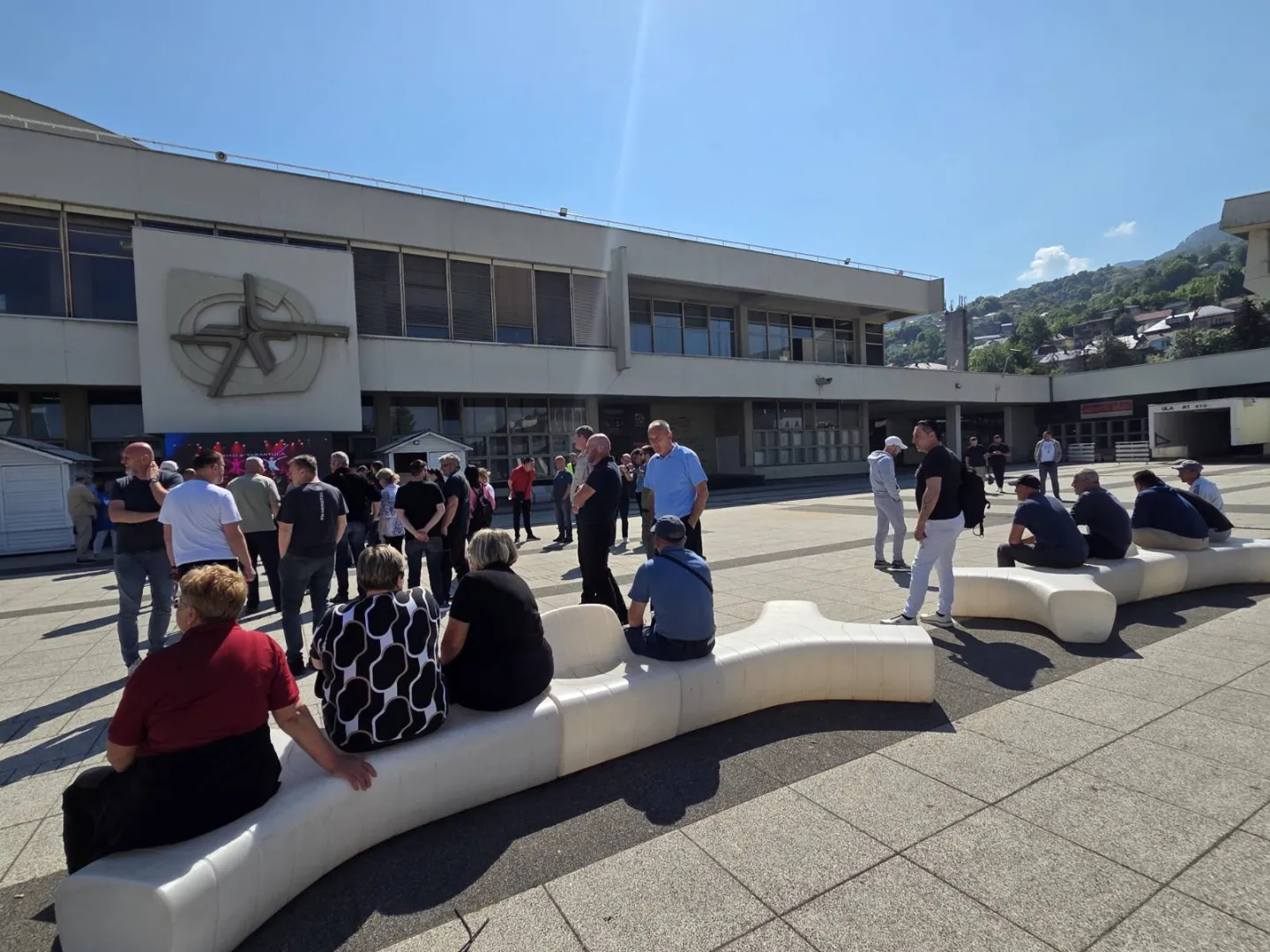 Protest upozorenja: Radnici "Skenderije" traže hitnu sanaciju kompleksa, pozivaju Vladu KS na reakciju