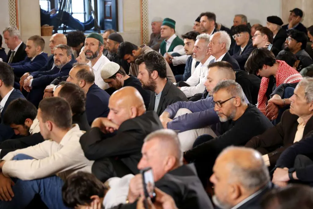 Muslimani širom Evrope klanjali bajram-namaz u duhu zajedništva i mira